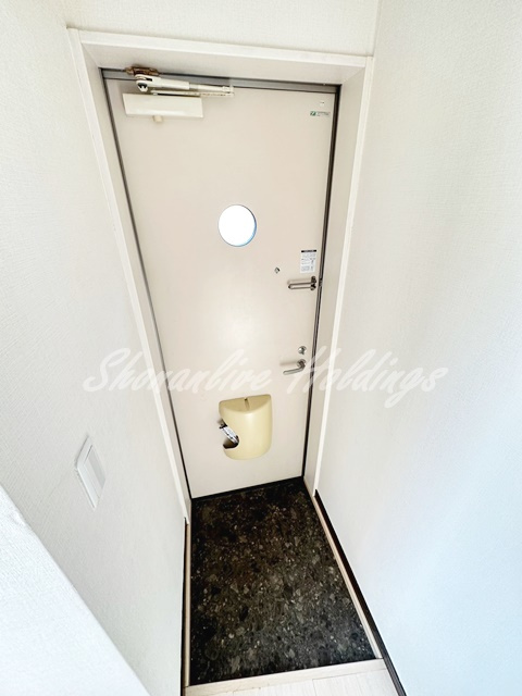 ヒルズ横須賀中央の玄関