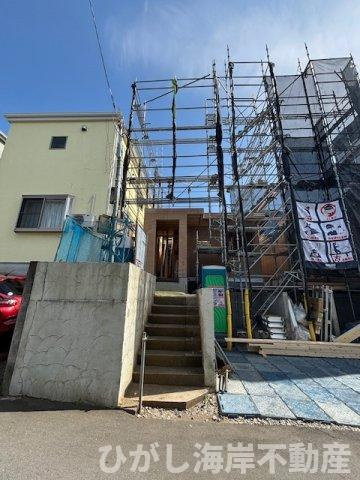 茅ヶ崎市小和田1丁目　新築戸建　全2棟の外観|4月18日撮影　建築中　現地外観
