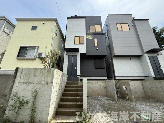 茅ヶ崎市小和田1丁目　新築戸建　全2棟の外観|4月18日撮影　建築中　現地外観