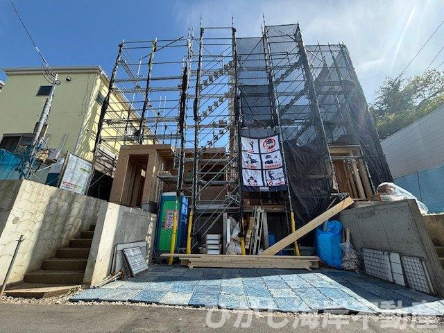 茅ヶ崎市小和田1丁目　新築戸建　全2棟の外観|4月18日撮影　建築中　現地外観