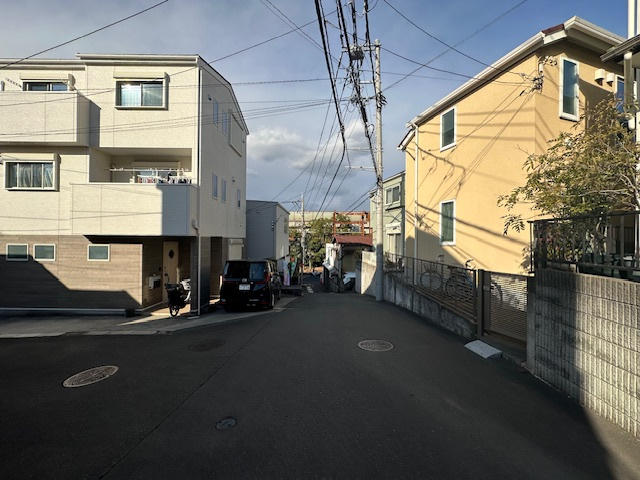 茅ヶ崎市菱沼1丁目　売地の前面道路含む現地写真|現地外観