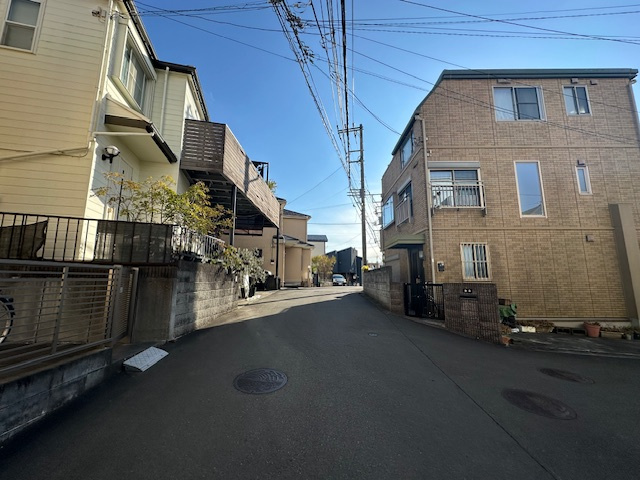 茅ヶ崎市菱沼1丁目　売地の前面道路含む現地写真|現地外観