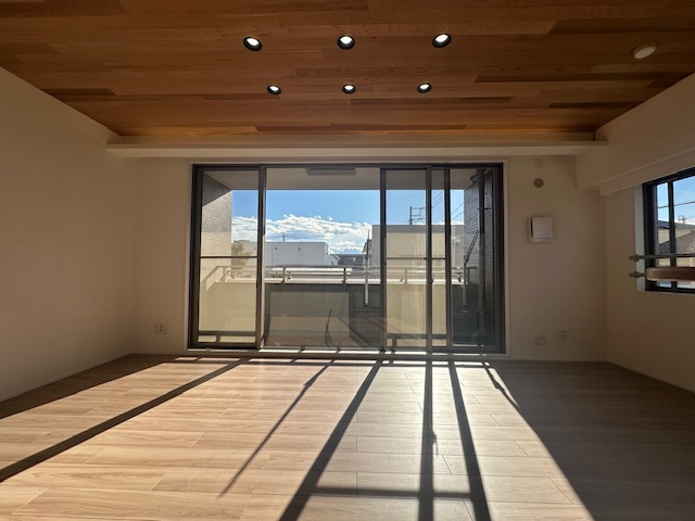 マイメゾン茅ヶ崎本村の居間・リビング|新規リフォーム完了！14.2帖　LDK