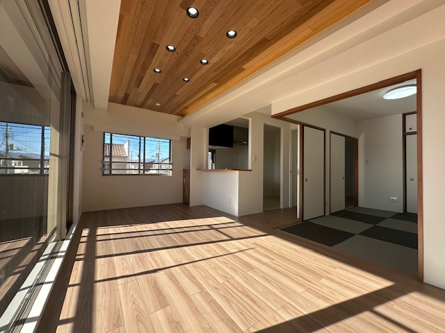 マイメゾン茅ヶ崎本村の居間・リビング|新規リフォーム完了！14.2帖　LDK