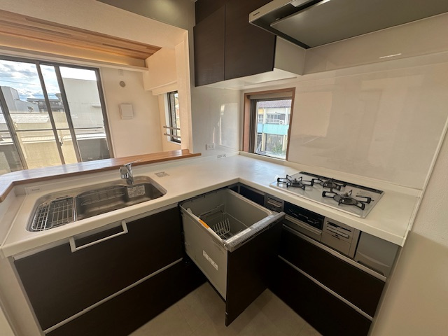 マイメゾン茅ヶ崎本村のキッチン|新規リフォーム完了！食洗機付システムキッチン