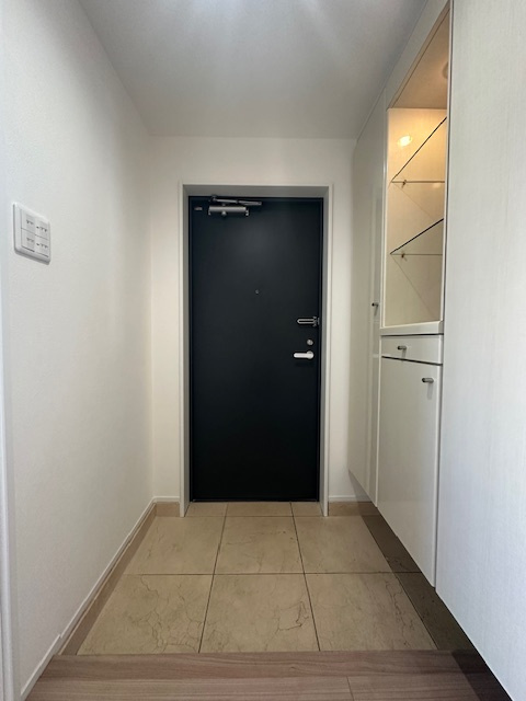 マイメゾン茅ヶ崎本村の玄関|新規リフォーム完了！玄関