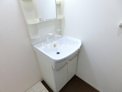 【洗面所】 | コーポ・ゼルコバ | 朝の支度もスムーズな独立洗面台。