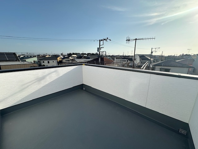 茅ヶ崎市松が丘２丁目　新築戸建　全３棟のバルコニー|ルーフバルコニー