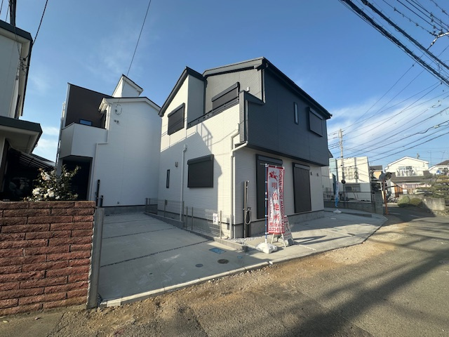 茅ヶ崎市松が丘２丁目　新築戸建　全３棟の前面道路含む現地写真|現地外観