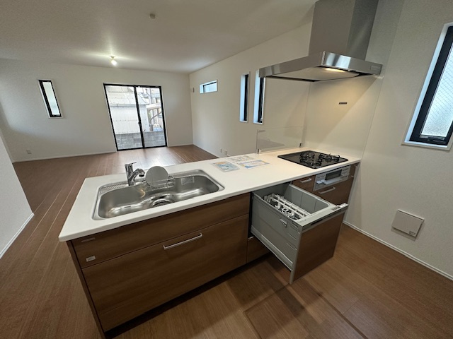 茅ヶ崎市松が丘２丁目　新築戸建　全３棟のキッチン|食洗機付きシステムキッチン