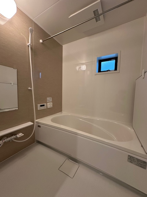 茅ヶ崎市松が丘２丁目　新築戸建　全３棟の浴室|一坪タイプのユニットバス洗浄機能付きお手洗い