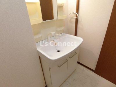 【洗面所】 | イズ・ミル中央 | 朝の支度もスムーズな独立洗面台。