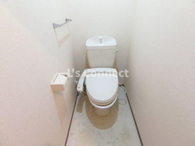 【トイレ】 | イズ・ミル中央 | 温水洗浄便座付きのトイレ。