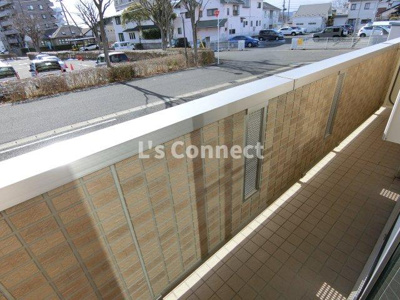 【バルコニー】 | イズ・ミル中央 | 晴れた日には洗濯物もたくさん干せます。