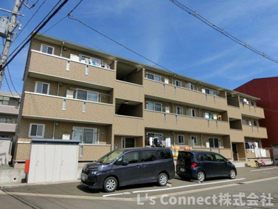 【外観】 | イズ・ミル中央 | 都市ガス使用のオートロックアパート。