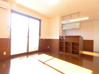 【居間・リビング】 | イズ・ミル中央 | １２．５帖のＬＤＫ。カウンターキッチンです。