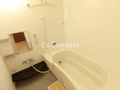 【浴室】 | イズ・ミル中央 | 足を伸ばして入れる１坪浴室。追焚き機能付き。