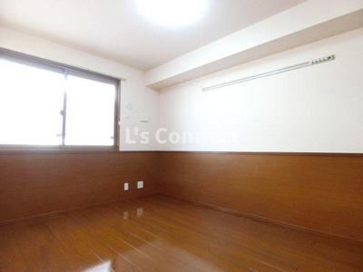 【内装】 | イズ・ミル中央 | 洋室２部屋は独立していて、それぞれのお部屋がもてます。