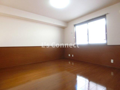 【その他】 | イズ・ミル中央 | ８帖の洋室です。