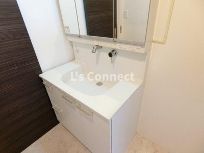 【洗面所】 | ルシエルブラン泉中央Ⅰ | 朝の支度もスムーズな独立洗面台。