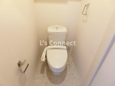 【トイレ】 | ルシエルブラン泉中央Ⅰ | 温水洗浄便座付きのトイレ。