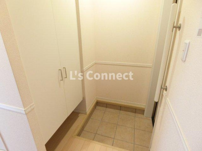 【玄関】 | ルシエルブラン泉中央Ⅰ | 下駄箱付きで靴も収納できます。