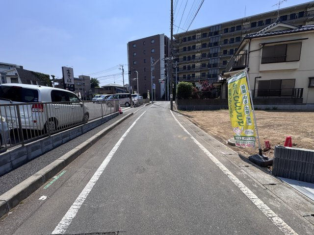 松戸市三矢小台３丁目新築戸建【矢切小学校：7分】の前面道路含む現地写真|南東側前面道路