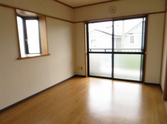 ルミエール本宿四番館の居間・リビング