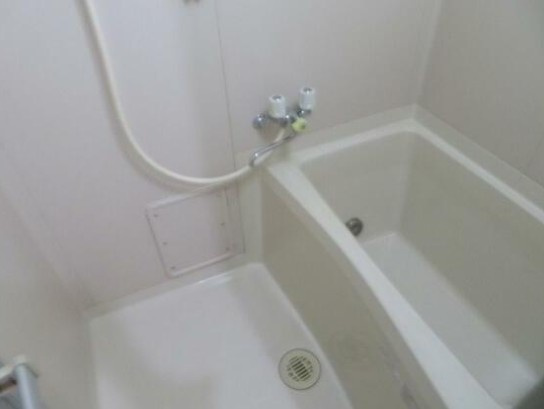 ルミエール本宿四番館の浴室