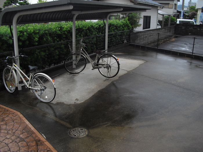 レジデンスTamayaA棟のその他共用部分|駐輪場に自転車も停められます♪