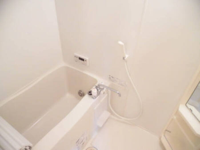 レジデンスTamayaA棟の浴室|追い焚き機能付きのお風呂です♪