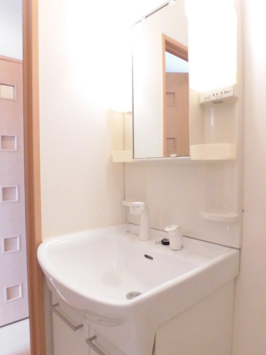 レジデンスTamayaA棟の洗面所|広い洗面スペースです★