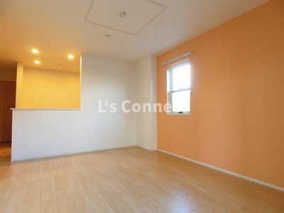 【居間・リビング】 | 町浦壱番館 | 角部屋で２面に窓があります。