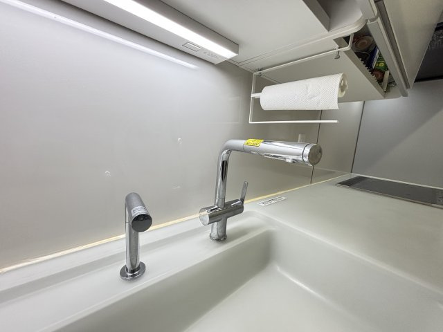 左側は除菌水が出ます
