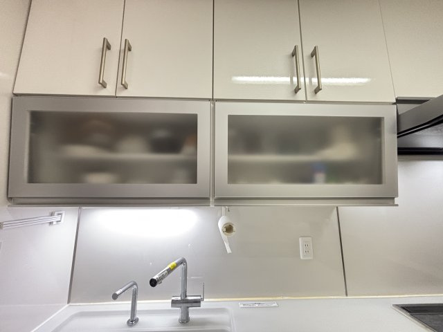 上部の吊り戸棚が食器棚代わりになり、とても便利です。