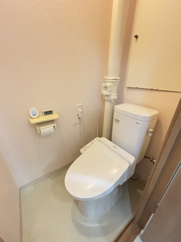 使い勝手のよい横向きドアのトイレ