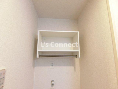 【設備】 | チームサモン若柳フィフス | 洗濯機置き場の上にも棚があります。