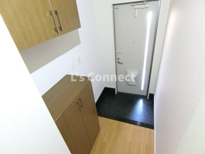 【玄関】 | サウザンドリーフⅡ | 上下の下駄箱で靴も収納できます。