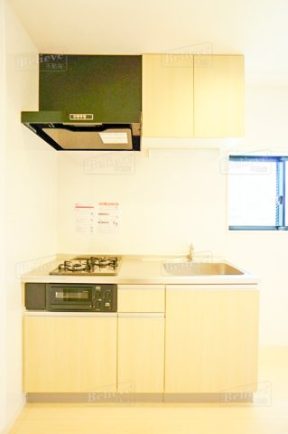 ユーズフォレシア西町のキッチン|2口コンロ・グリル付のシステムキッチンです♪