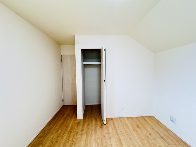 松戸市六高台７丁目新築戸建【六実第三小学校：4分】の洋室|6.62帖洋室収納