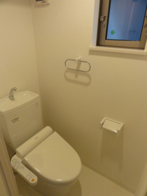 【トイレ】 | コンフォートベネフィスジオ箱崎東 | 清潔感のあるトイレです。