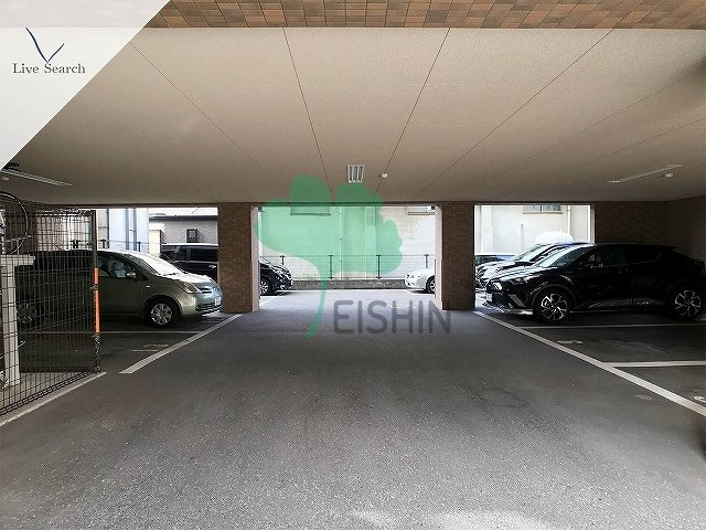 ルプランタン博多の駐車場