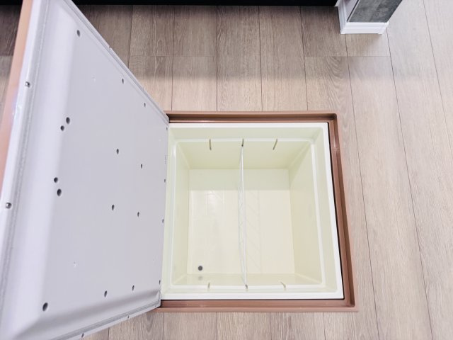松戸市常盤平双葉町新築戸建【常盤平第三小学校：9分】のキッチン|キッチン床下収納