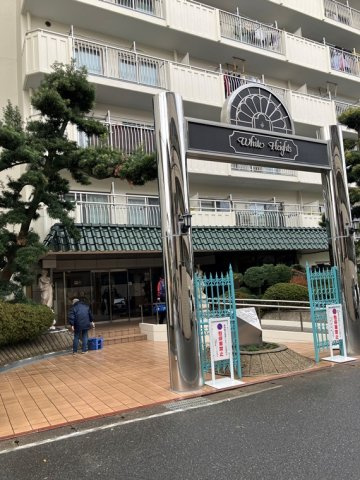行徳ホワイトハイツのエントランス