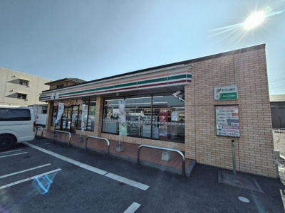 セブンイレブン草加新田店