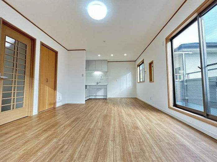 茅ヶ崎市西久保　中古戸建の居間・リビング|使いやすい居間です
