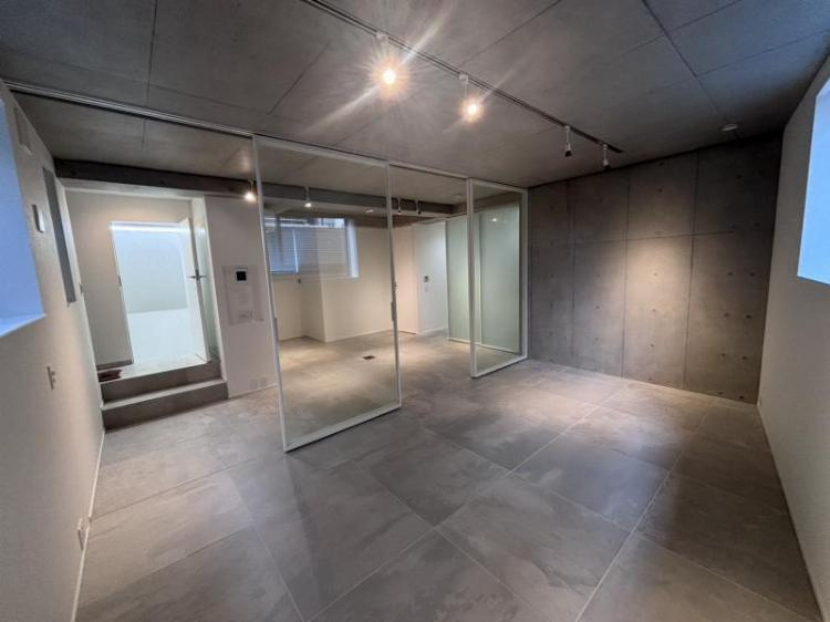 ルクール市ヶ谷払方町(旧ARK HOUSE 市ヶ谷払方町)の居間・リビング|居室、リビング