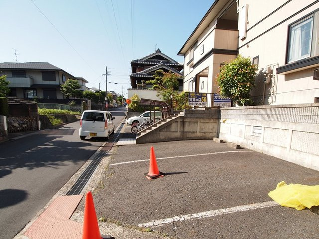 ウィンディア片岡台の駐車場