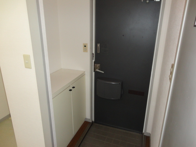 ウィンディア片岡台の玄関