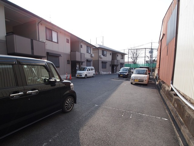 メゾンラフィーネＡの駐車場